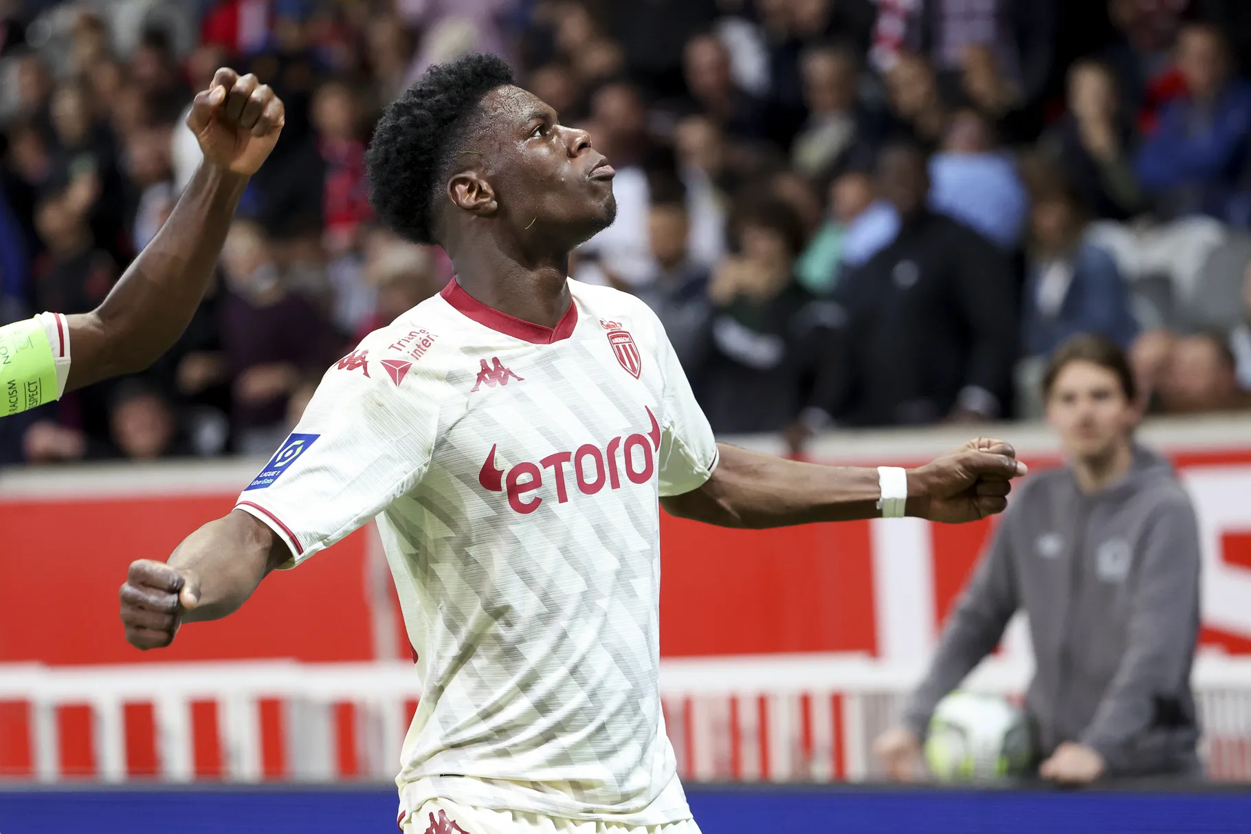 半岛体育app-TheShy迎来二十赛季高光表现，法国队球迷沸腾！-半岛体育app