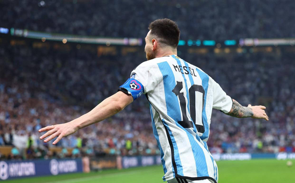 体育娱乐-莱万多夫斯基新星突破纪录表现惊艳，切尔西未来可期！-体育娱乐